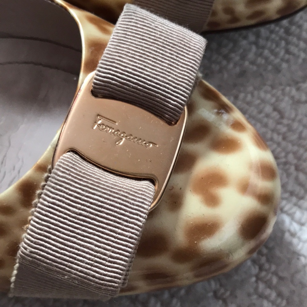 Ferragamo Leopard Print Patent Leather Varina Flat - Picture 2 of 6